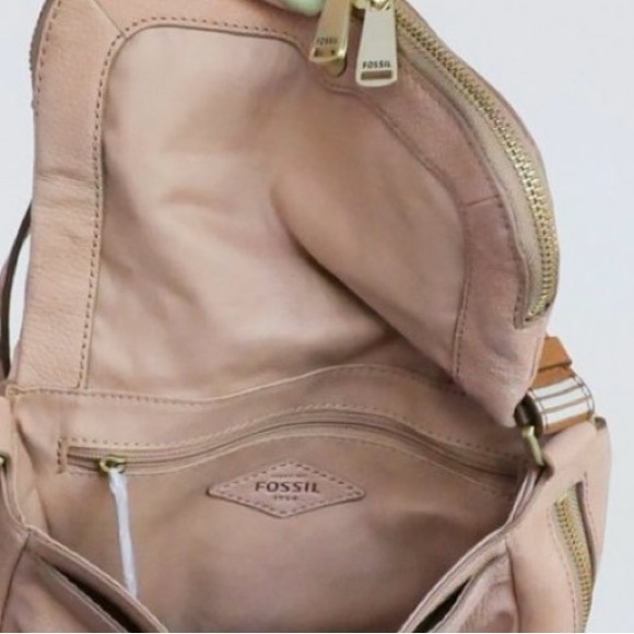 EUC Fossil | Preston Flap Expandable Crossbody | Blush Pink - Picture 6 of 11